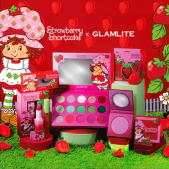 Strawberry Shortcake Glamlite Makeup Full Collection Complete Set - Picture 1 of 9